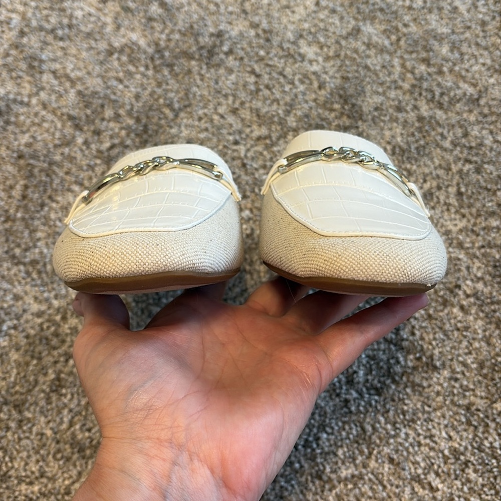 Naturalizer Kayden Beige & White Mules with Silver Chain NWOT - Picture 8 of 9